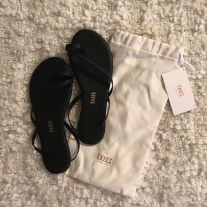 NWT Tkees LC slingback sandals